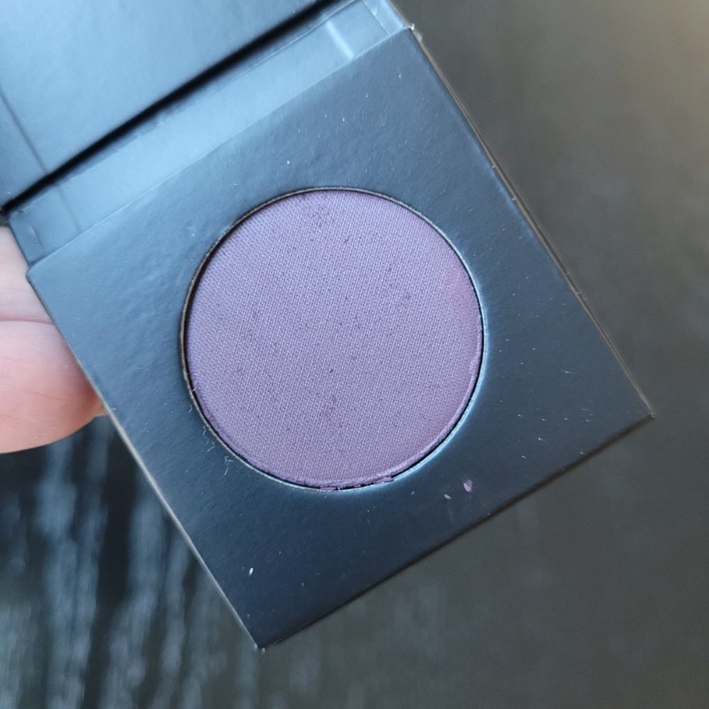 Younique Pressed Shadow with Single Compact - Devoted